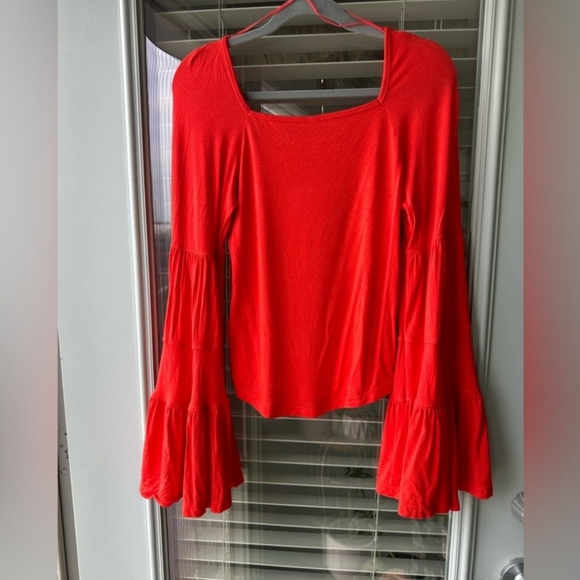 Free Peoole Size Large Red Bell Sleeve Top EUC - Picture 3 of 6